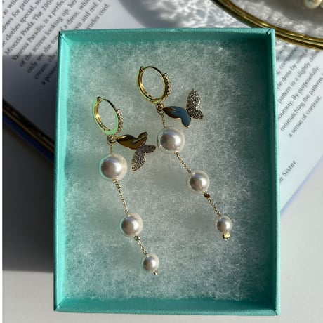 butterfly × pearl long loop pierce
