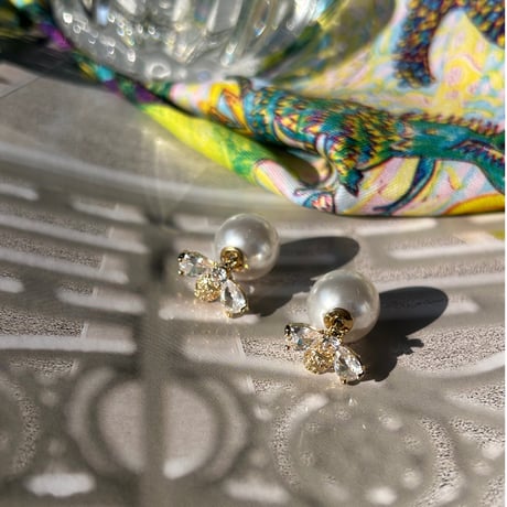 bee pearl catch pierce
