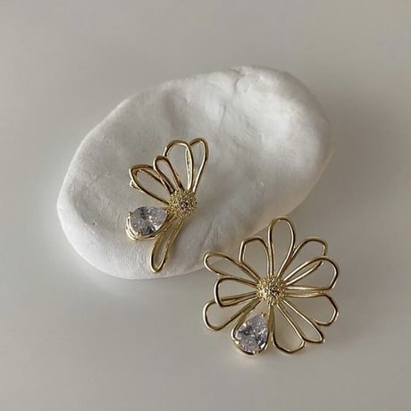 flower drop stone asymmetry pierce