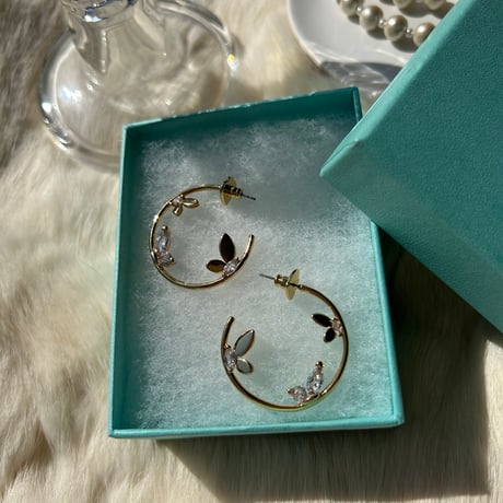 butterfly × stone hoop pierce