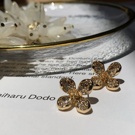 gold flower point  pierce