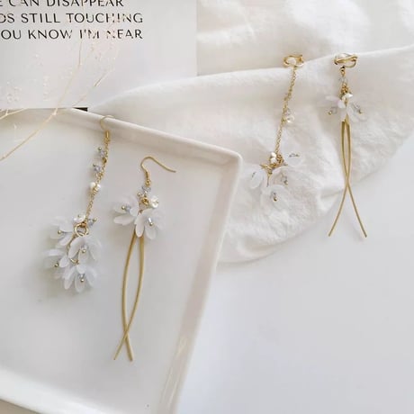 flower  asymmetry hook pierce/earring