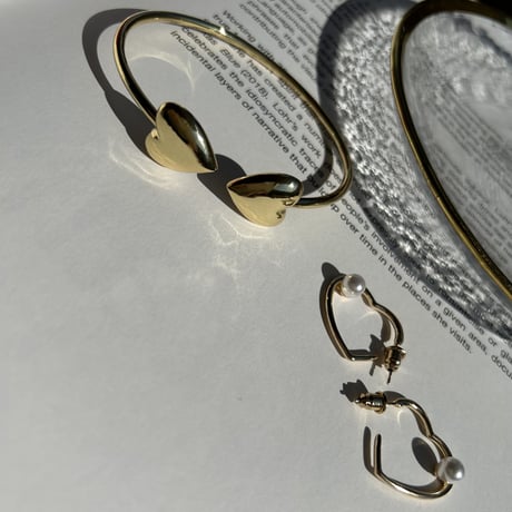 heart × pearl hoop pierce