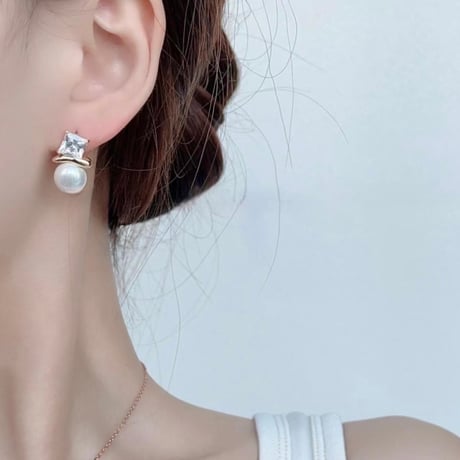 pearl × square stone pierce