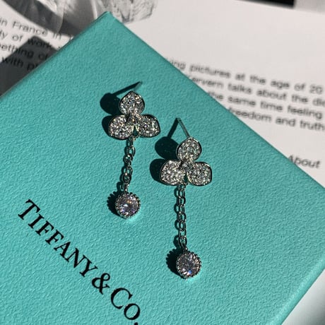 clover × chain stone pierce
