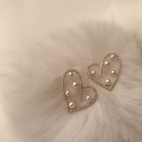 heart × pearl pierce