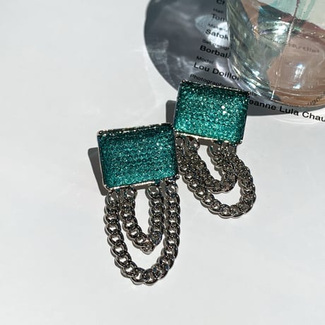 square stone × chain pierce