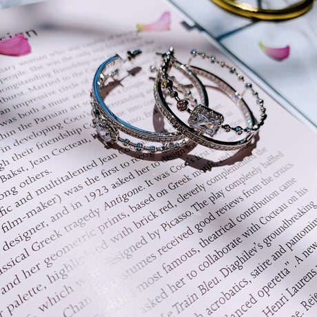 stone double hoop pierce