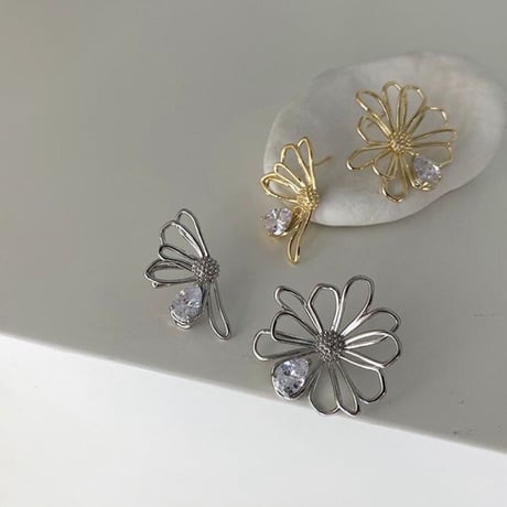 flower drop stone asymmetry pierce