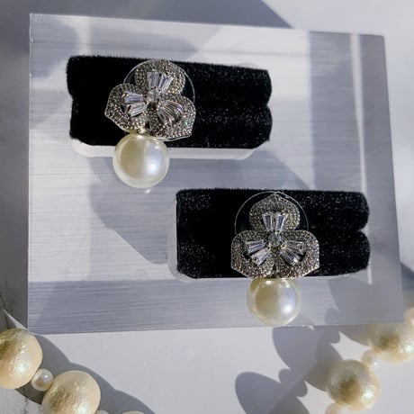 flower × pearl pierce
