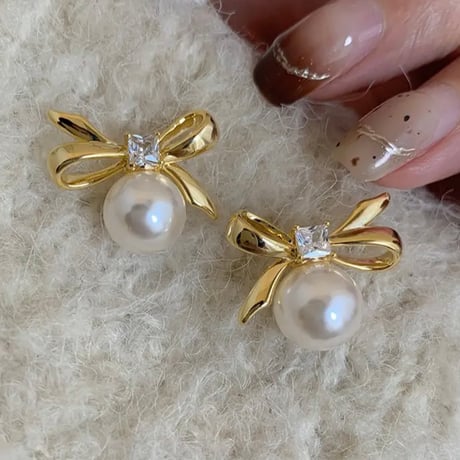 ribbon × pearl pierce