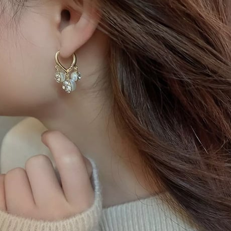 stone ×  pearl bowl loop pierce