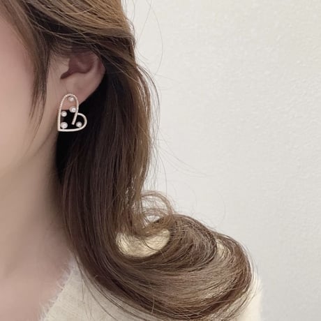 heart × pearl pierce