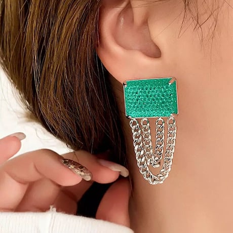 square stone × chain pierce