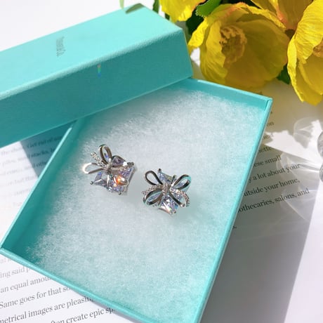 present ribbon pierce