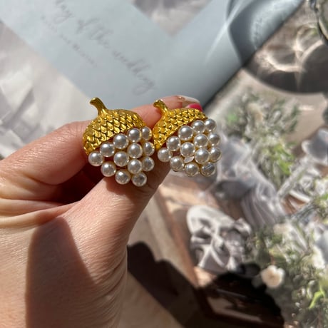 vintage pearl strawberry pierce