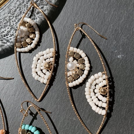 bees hook pierce