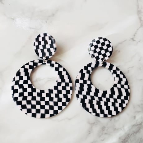 monotone check pierce