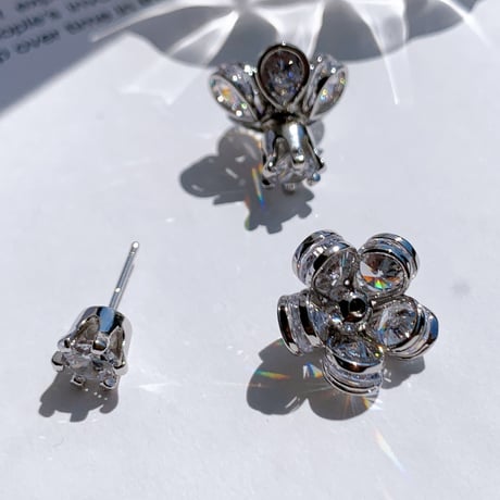 flower × stone catch pierce