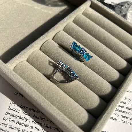 blue stone × silver pierce