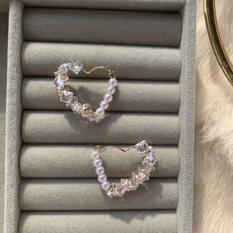 pearl × stone heart pierce