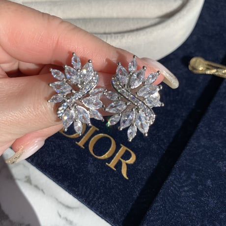 zirconia stone curve leaf pierce