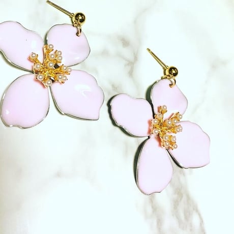 flower  large  pierce