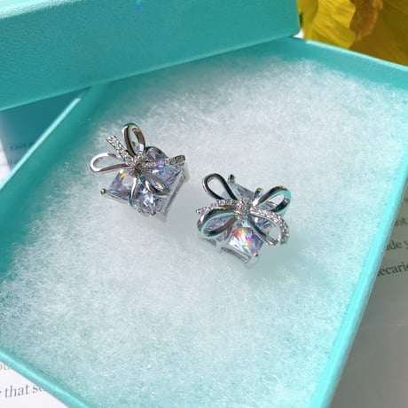 present ribbon pierce