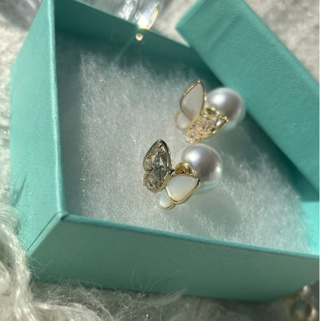 shell × stone butterfly pearl catch pierce