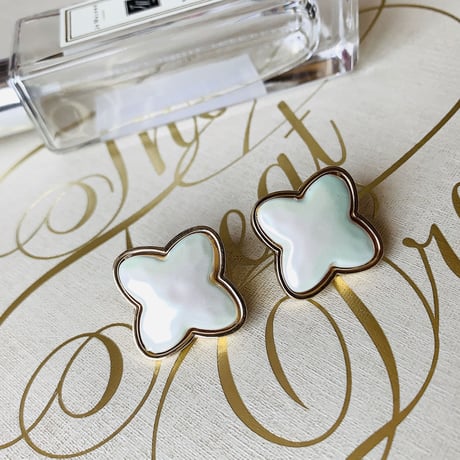 Pearlwhite flower  pierce