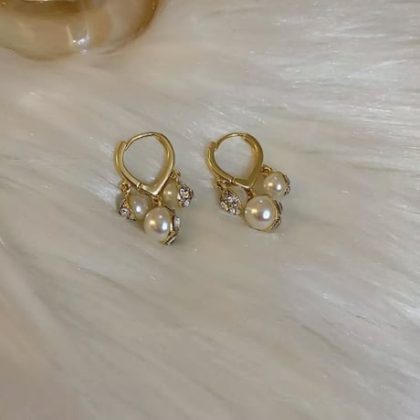 stone ×  pearl bowl loop pierce