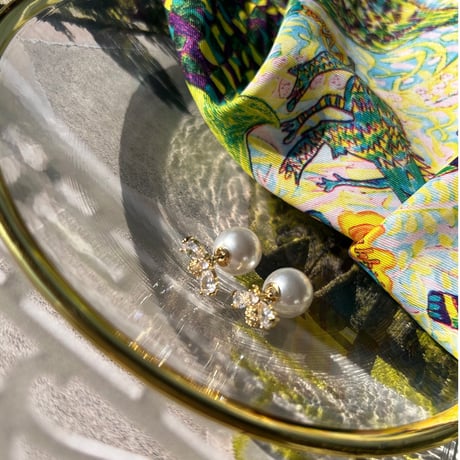 bee pearl catch pierce