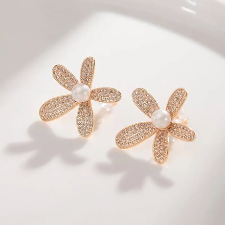 flower pearl pierce