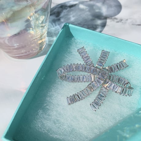 solid cord  brooch