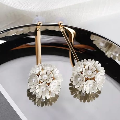 flower Perl pierce