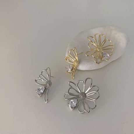 flower drop stone asymmetry pierce