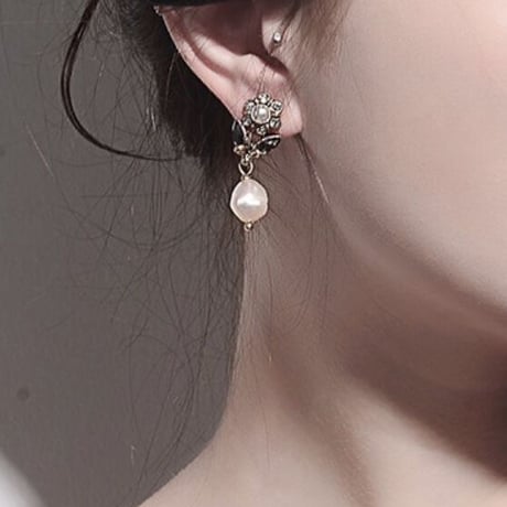 flower baroque pearl pierce
