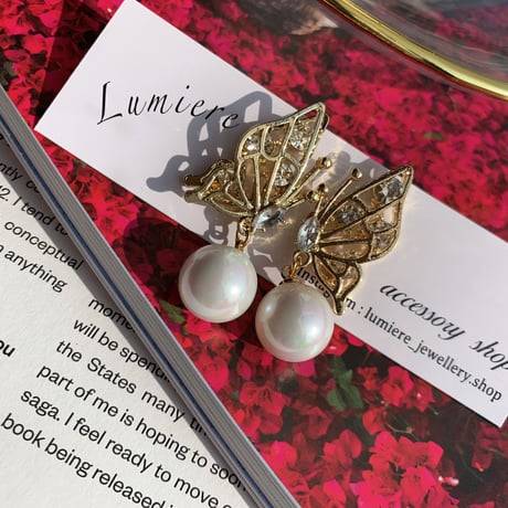 butterfly in stone × pearl pierce