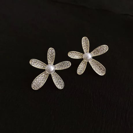 flower pearl pierce
