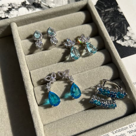 blue stone × silver pierce