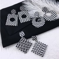 monotone check pierce