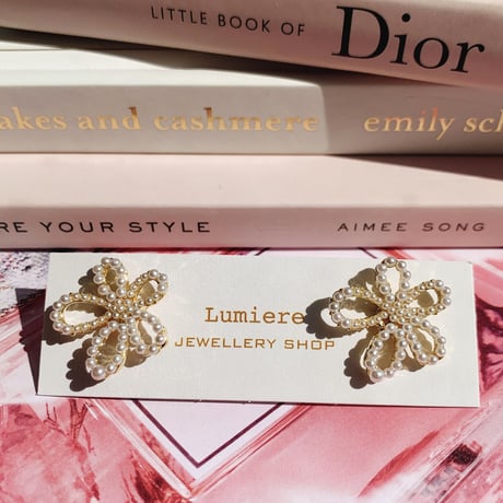 pearl flower pierce