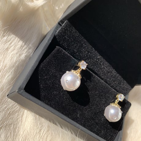dot pearl × stone pierce