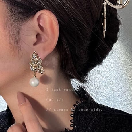 butterfly in stone × pearl pierce