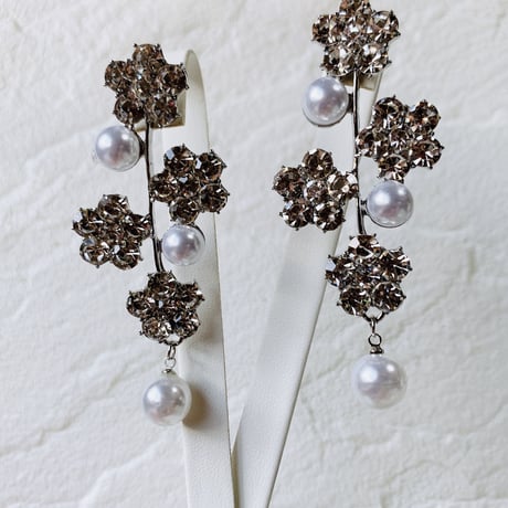 flower × pearl tree pierce