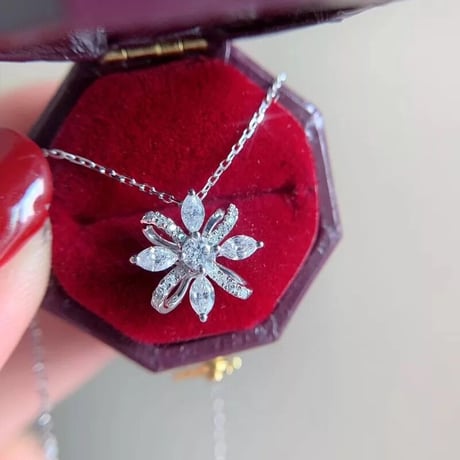 flower zirconia necklace