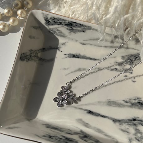 zirconia flower necklace