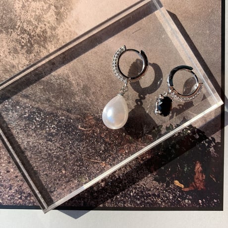 drop pearl × black stone asymmetry pierce