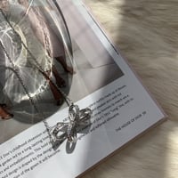 ribbon stone necklace