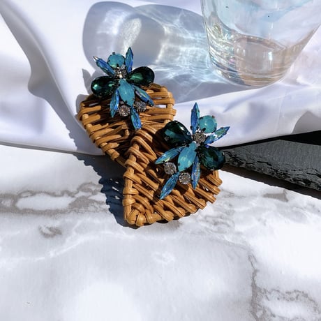 heart bijou lantern pierce